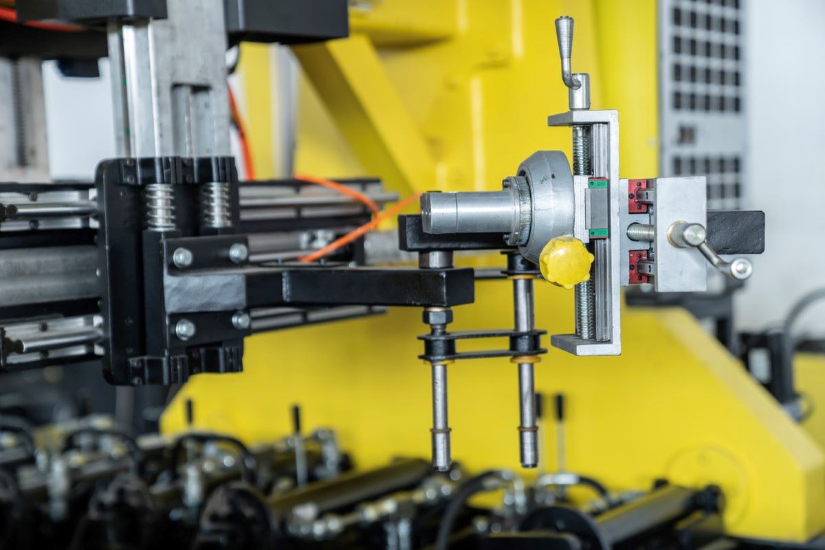 Truck chassis assembly machine