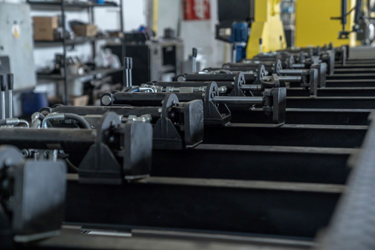 Truck chassis assembly machine